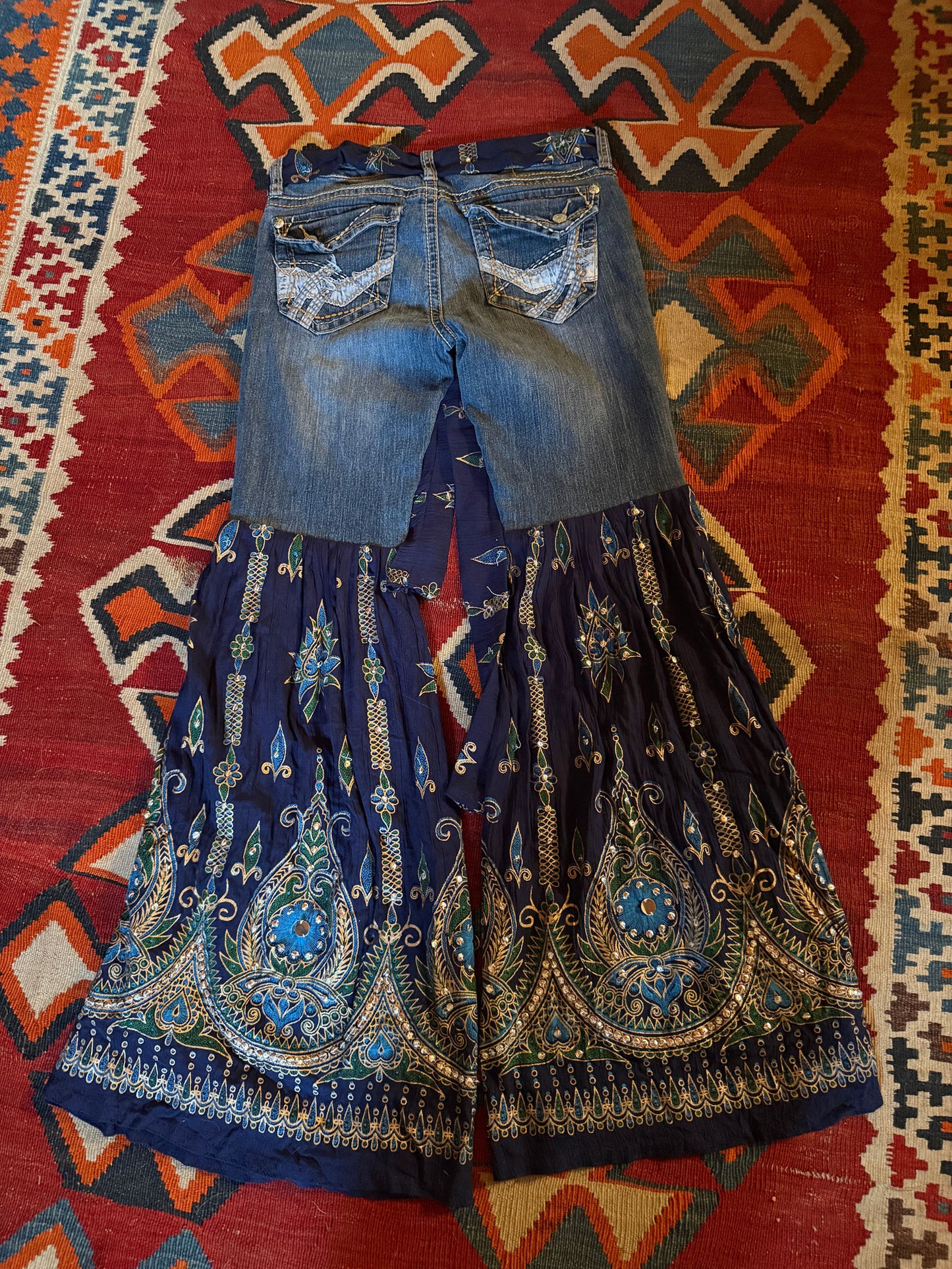 Upcycled groovy Jeans sparkling blue
