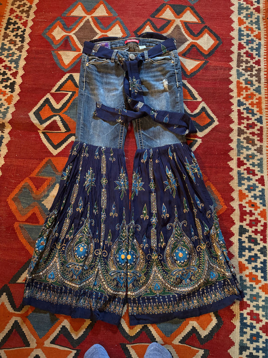 Upcycled groovy Jeans sparkling blue