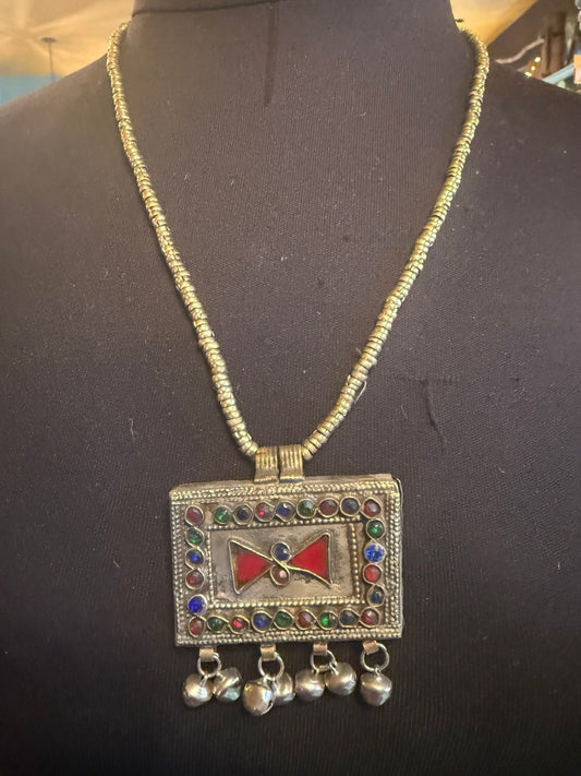Kuchi pendant triangle detail