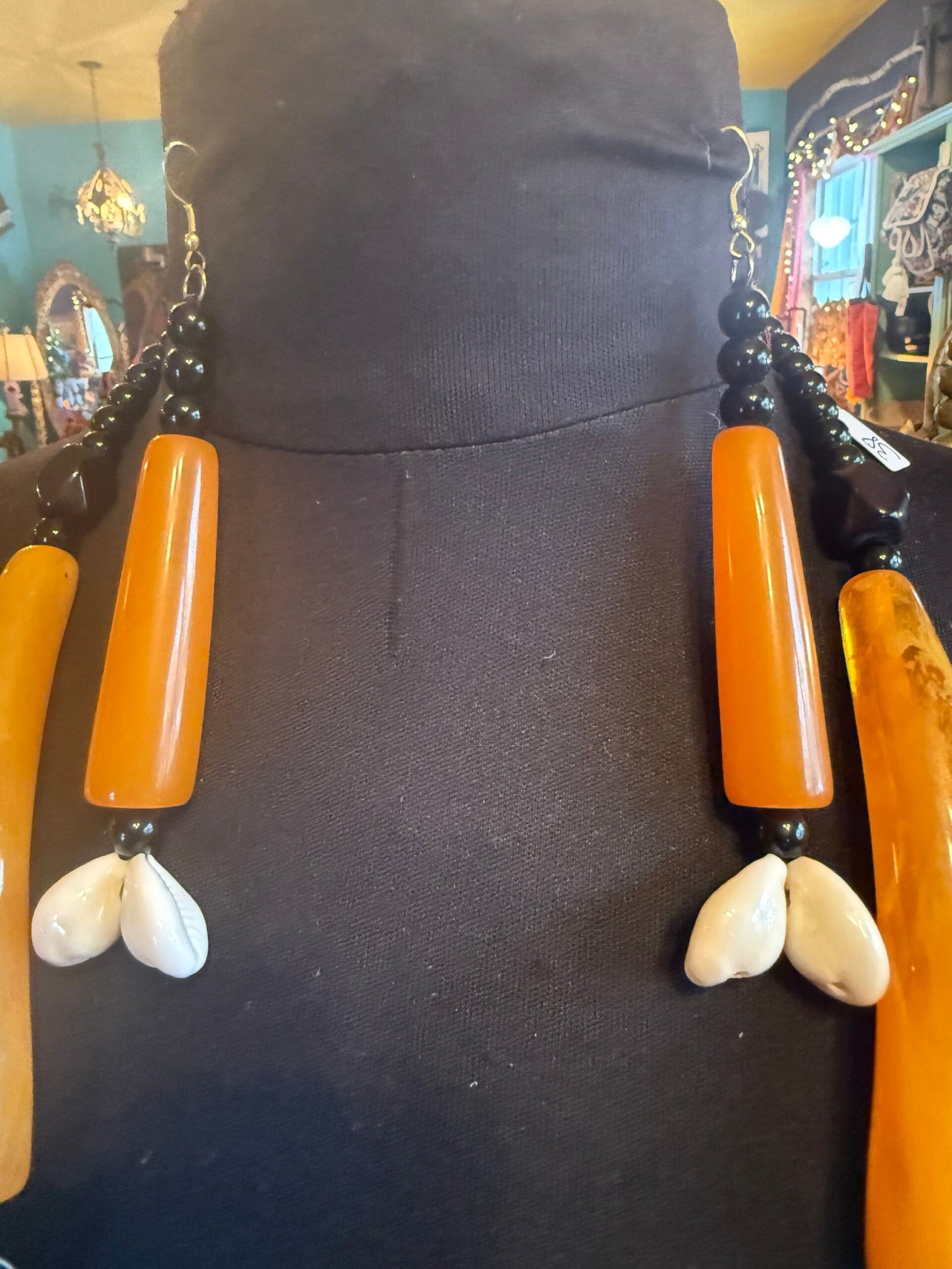 Dramatic Cowrie Shell Set