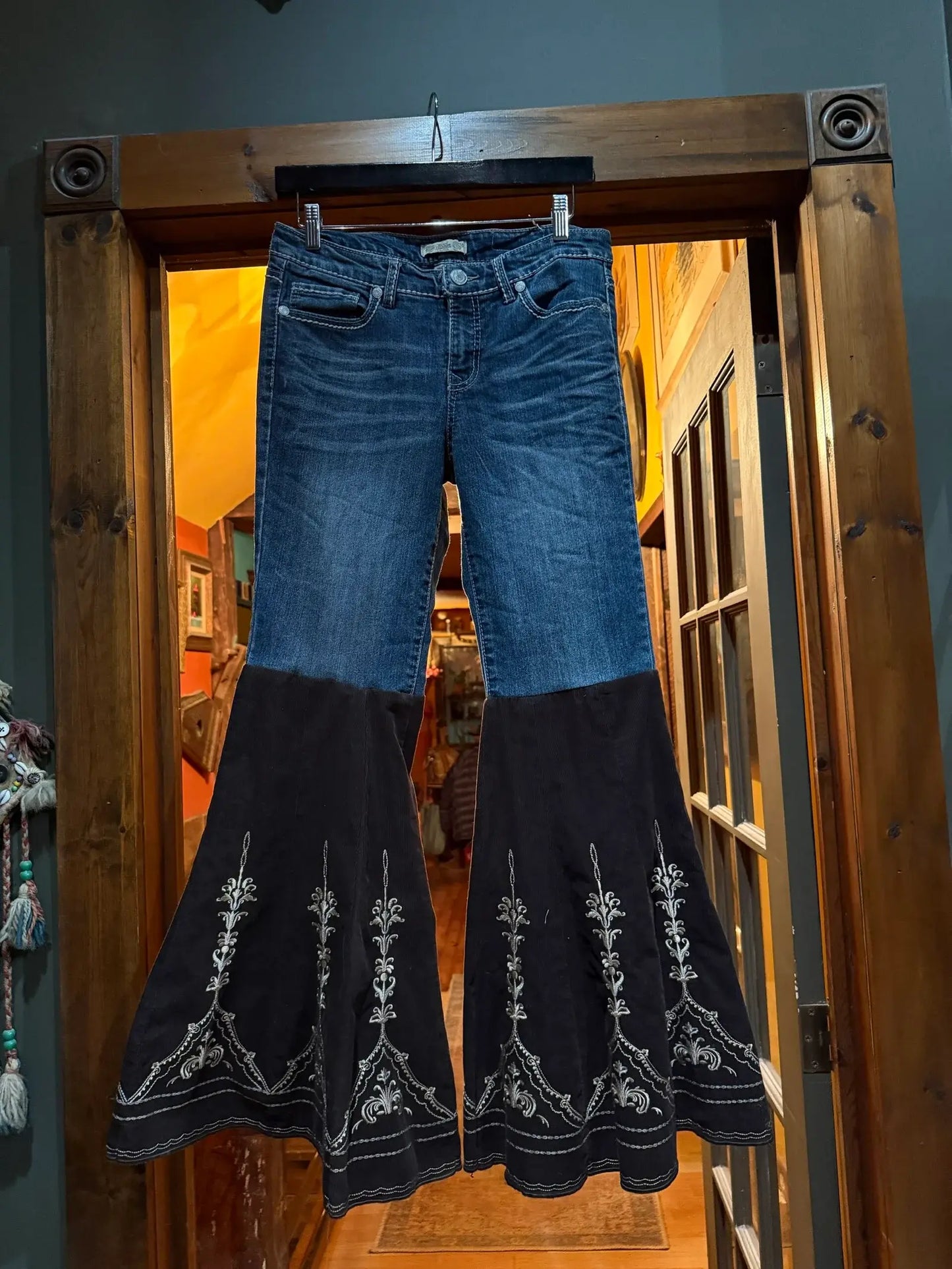 Groovy Corduroy Jeans size 6/28