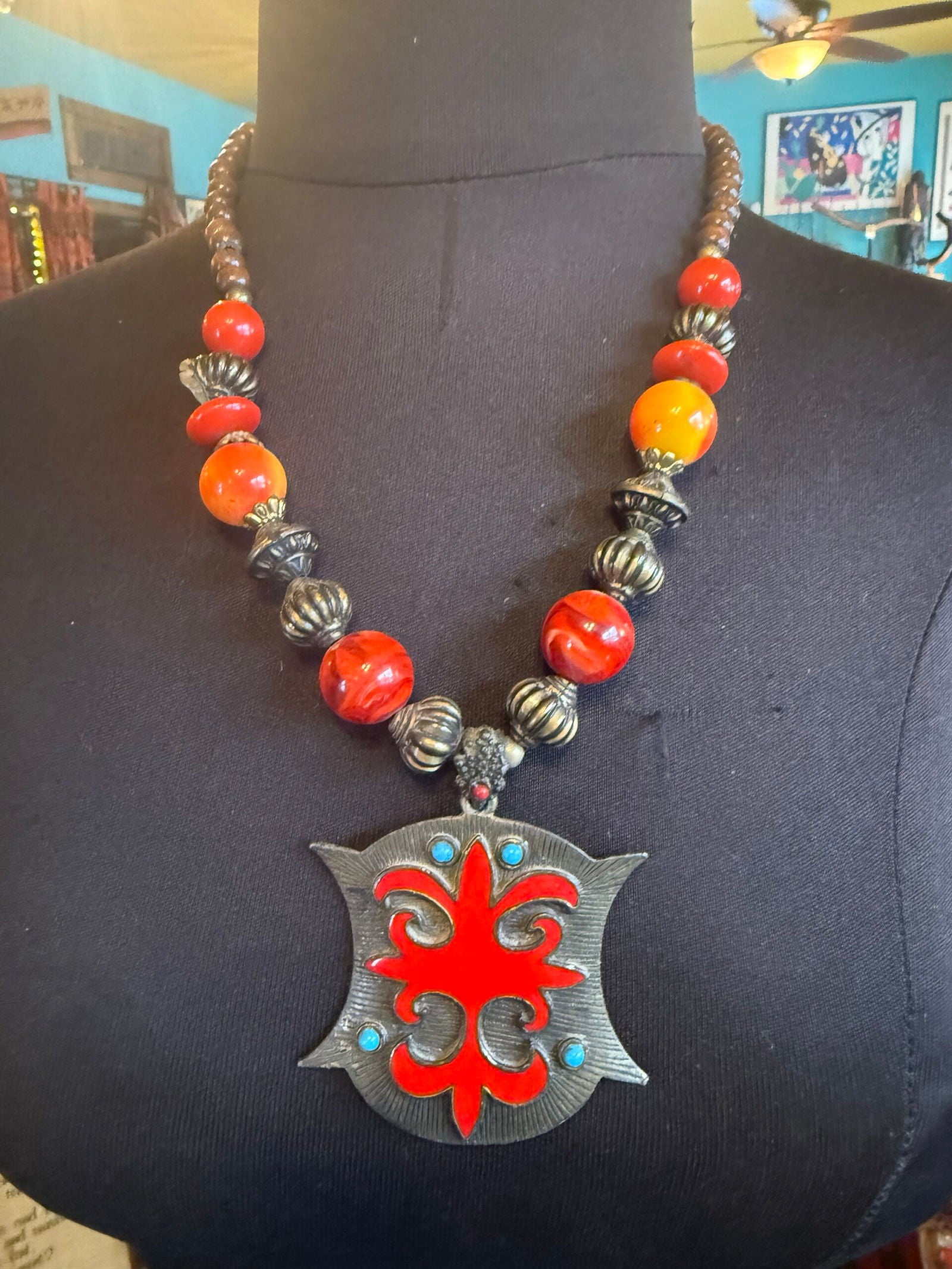 Medalesque necklace
