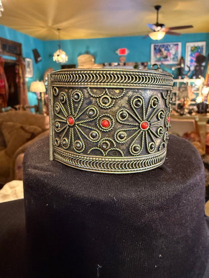 Vintage flower cuff