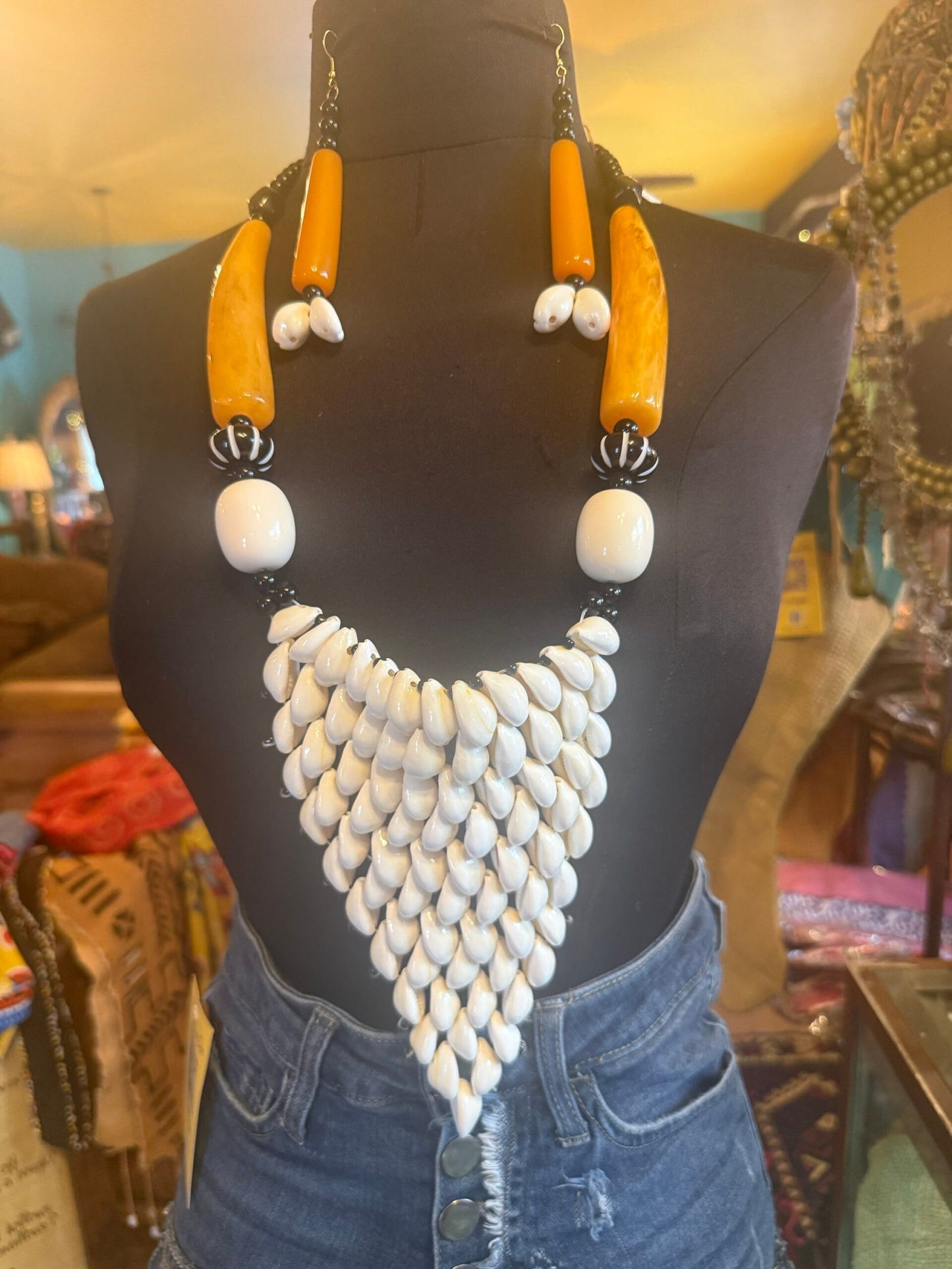 Dramatic Cowrie Shell Set