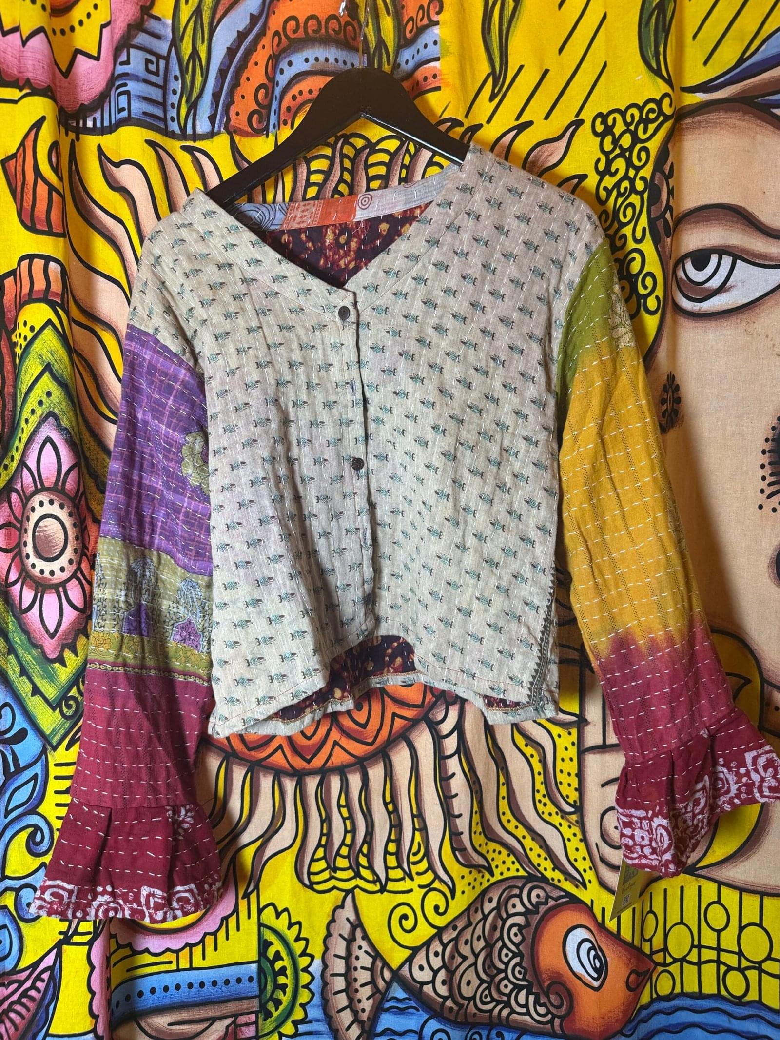 Kantha button top
